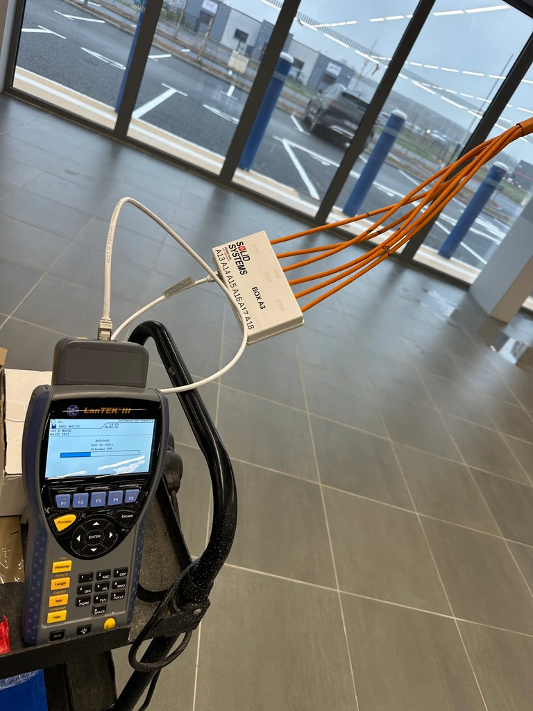 Appareil de mesure et de certification des installations réseau
